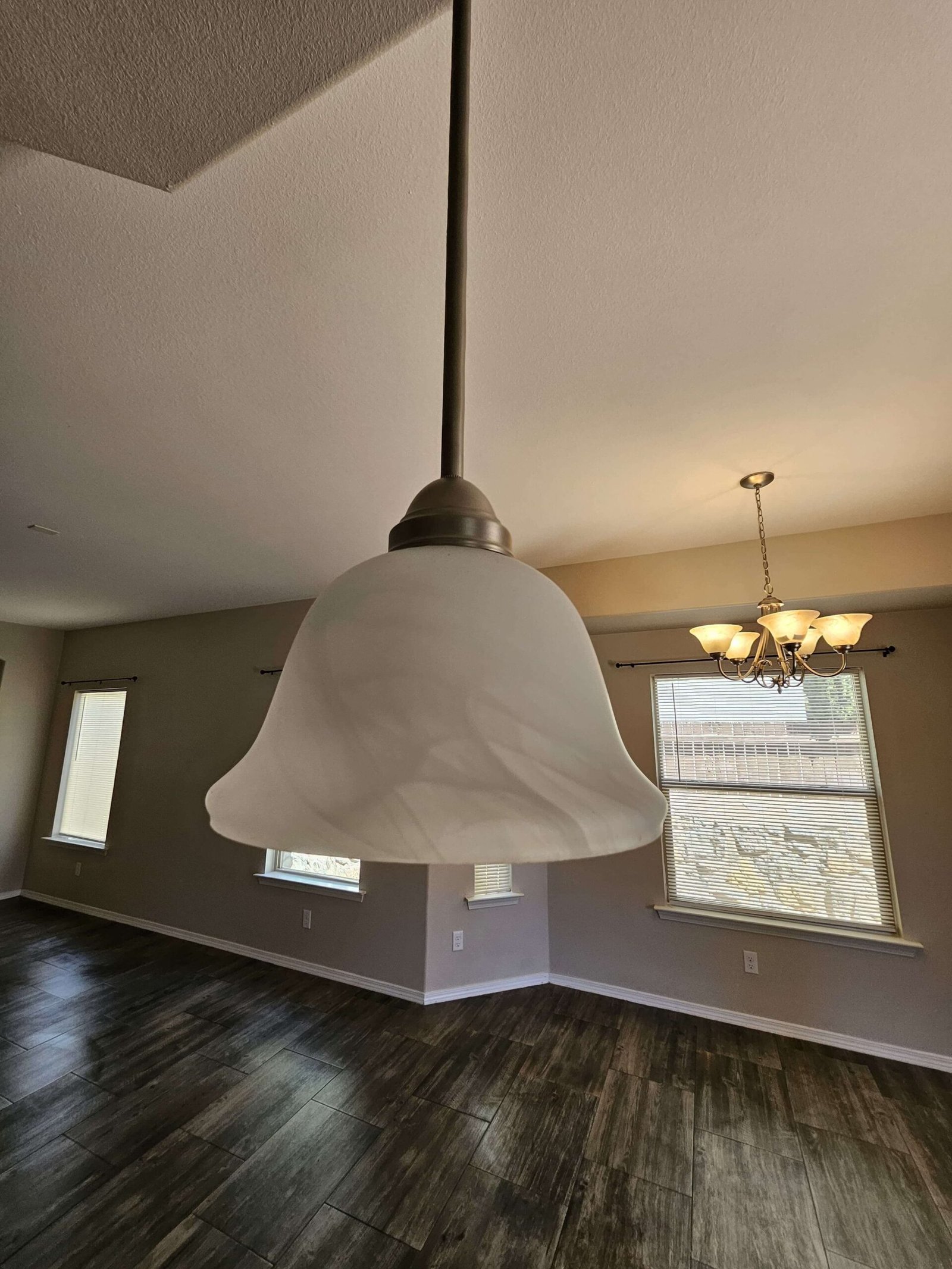 Commercial office cleaning service in El Paso TX by Crown Lux.